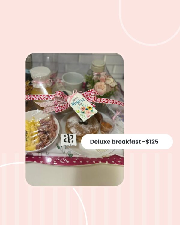 DELUXE BREAKFAST